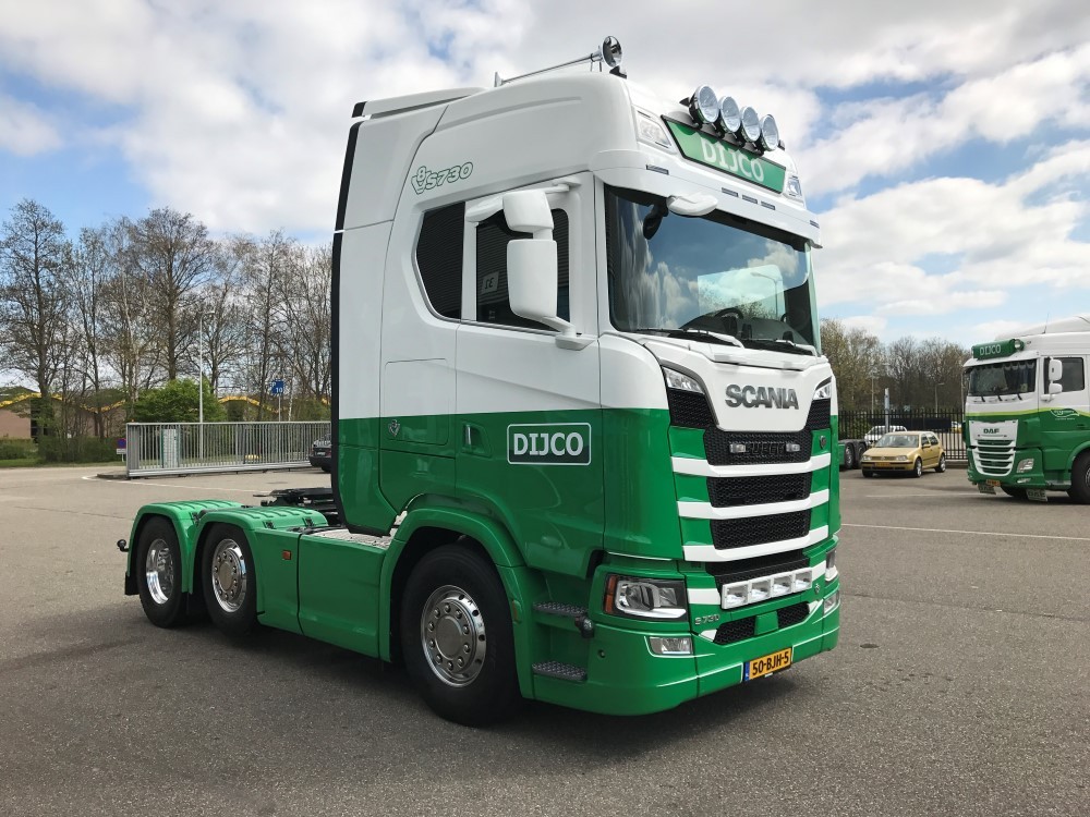 Scania S730 6x2 Highline met 3-as wide spread koeloplegger2