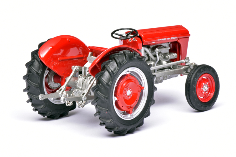 132 Universal Hobbies Ferguson 35 (1958) achter