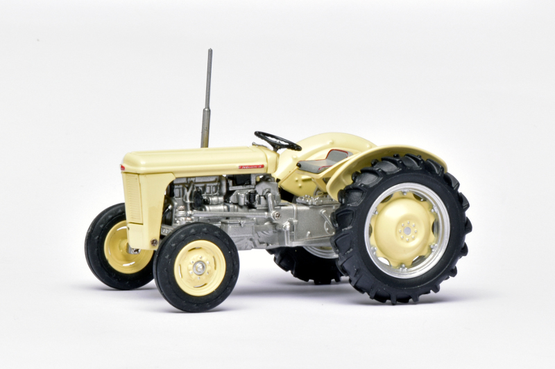 132 Universal Hobbies Ferguson TO 35 (1957)
