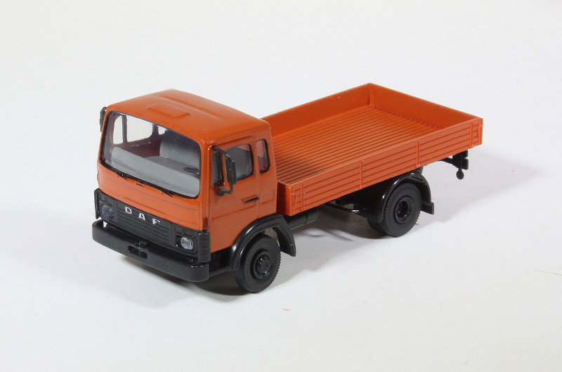 187 Brekina Club van vier DAF