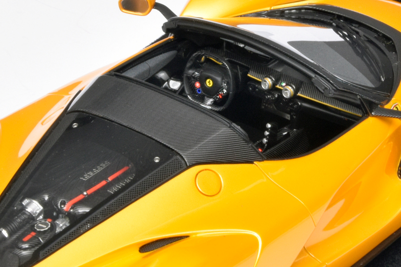 118 BBR Ferrari LaFerrari Aperta Spyder interieur