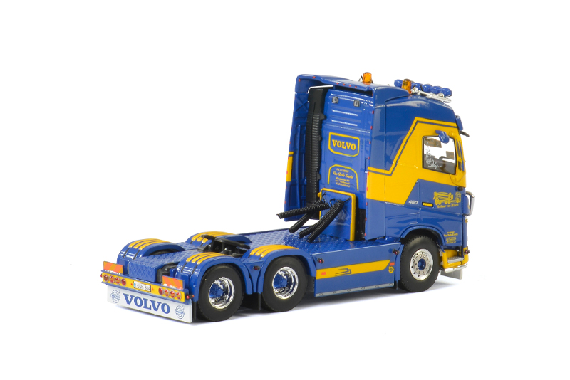 150 WSI Volvo FH04 Globetrotter van Belle achter