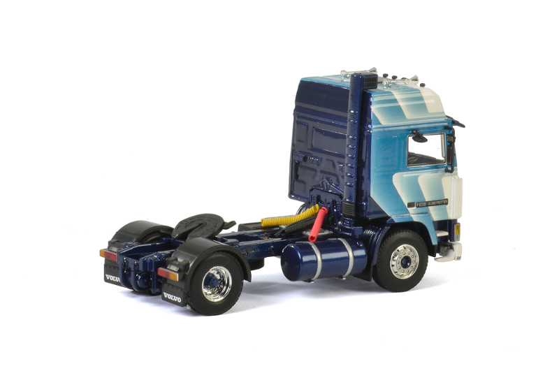 150 WSI Volvo F12 Globetrotter 4x2 1e generatie achter