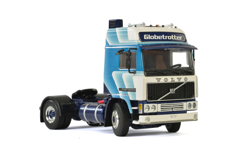 150 WSI Volvo F12 Globetrotter 4x2 1e generatie rechts