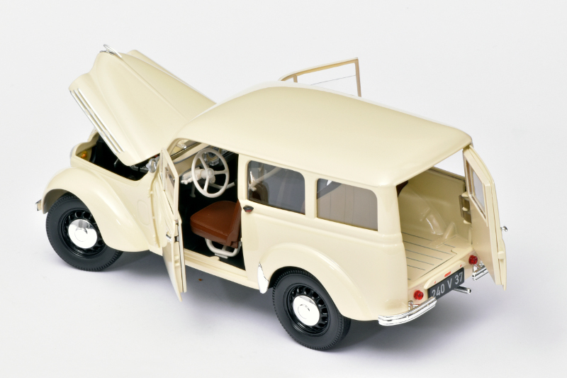 118 Norev Renault Juvaquatre 300kg (1951) achter