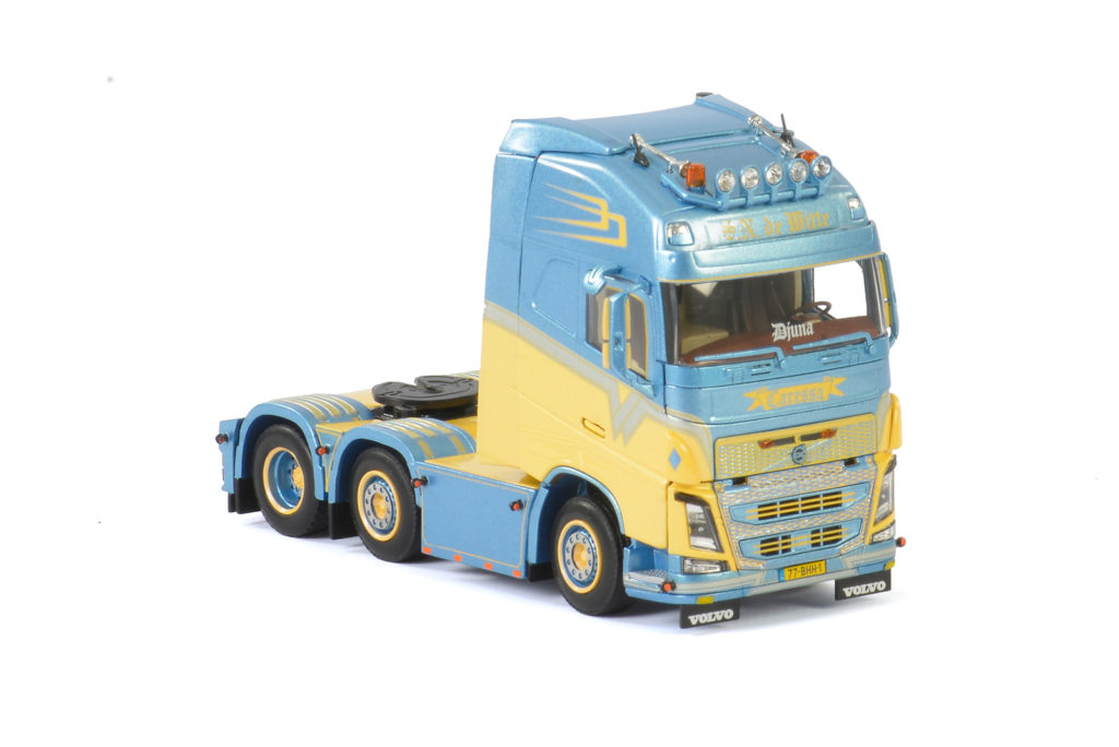150 WSI Volvo FH04 Globetrotter XL Witte rechts