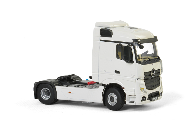 150 WSI White Line Mercedes-Benz 1842 Actros MP4 Streamspace rechts