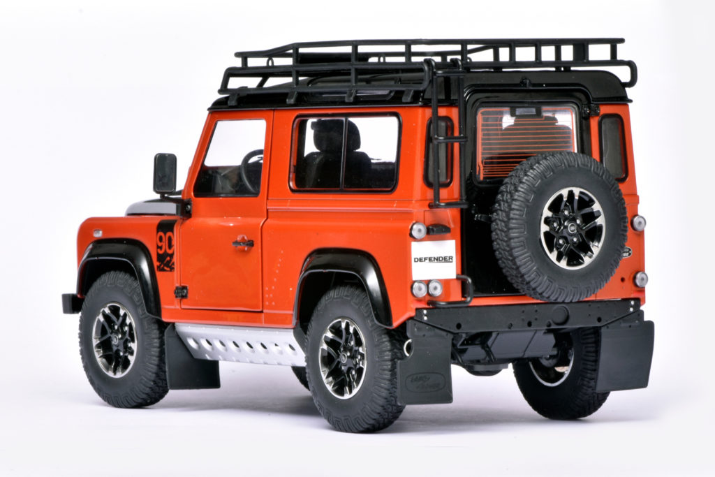 118 Kyosho Landrover Defender 90 final edition achter