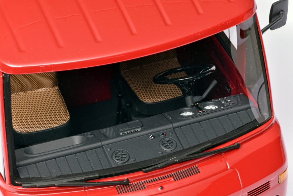 118 Premium ClassiXXs Mercedes-Benz L408 bestel Porsche interieur
