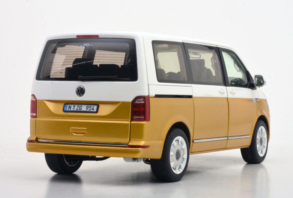 118 NZG Volkswagen T6 Multivan achter