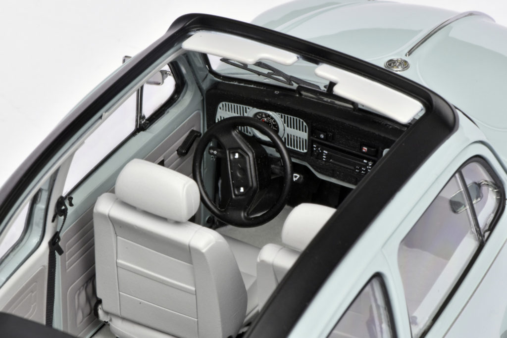 118 Schuco Volkswagen Kever 1600i Ultima Edition (2003) interieur