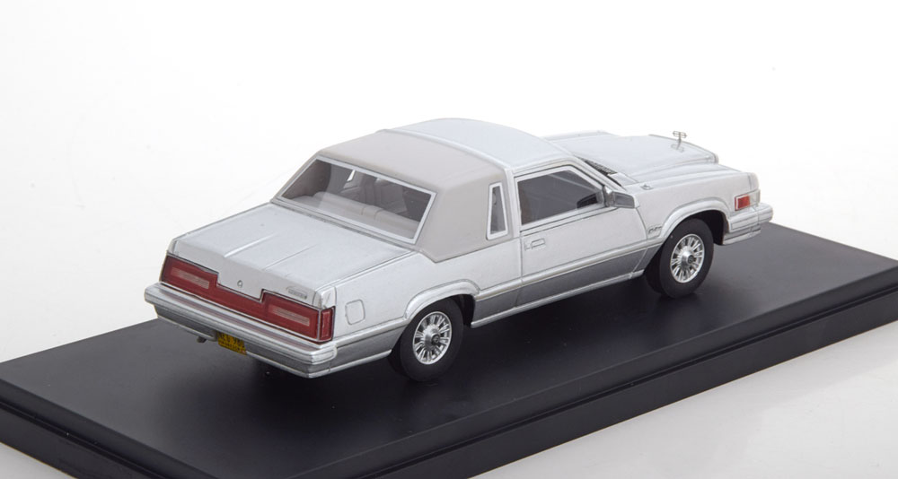 Ford-Thunderbird-Neo-Scale-Models-46980-2