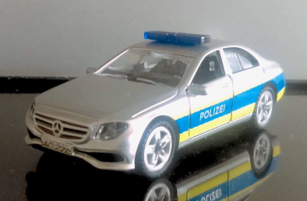 Mercedes E Polizei