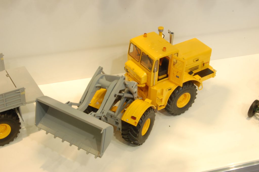 132 Schuco Kirovets K-700 M