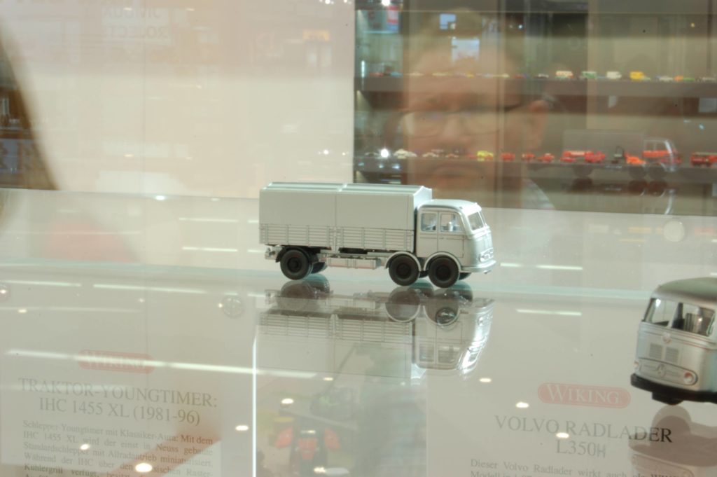187 Wiking Mercedes-Benz LP333