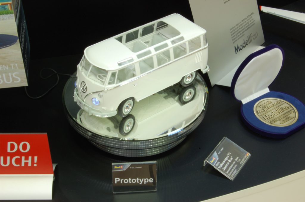 116 Revell Volkswagen T1 Samba
