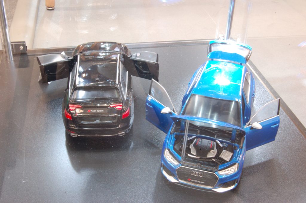 118 Z Models Audi RS4 Avant