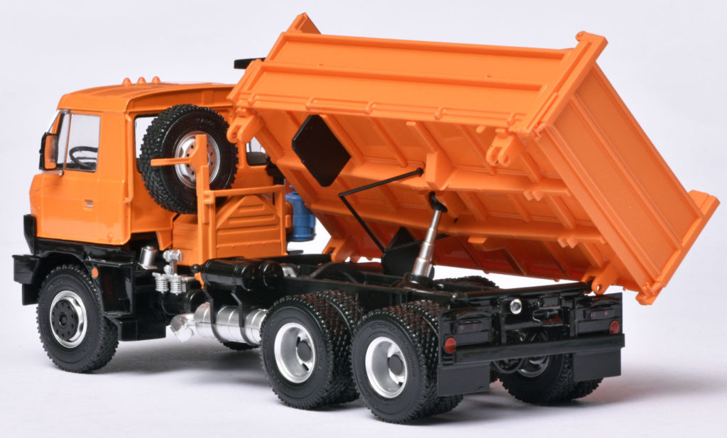 143 Premium ClassiXXs Tatra 815 S3 Dreiseitenkipper gekipt