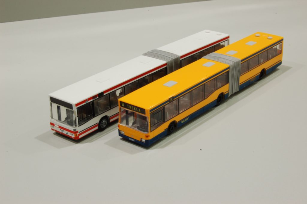 187 Rietze MAN NG 262 en Mercedes-Benz O405 GN2
