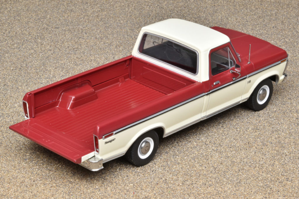 118 Greenlight Ford F-100 pickup (1972) achter