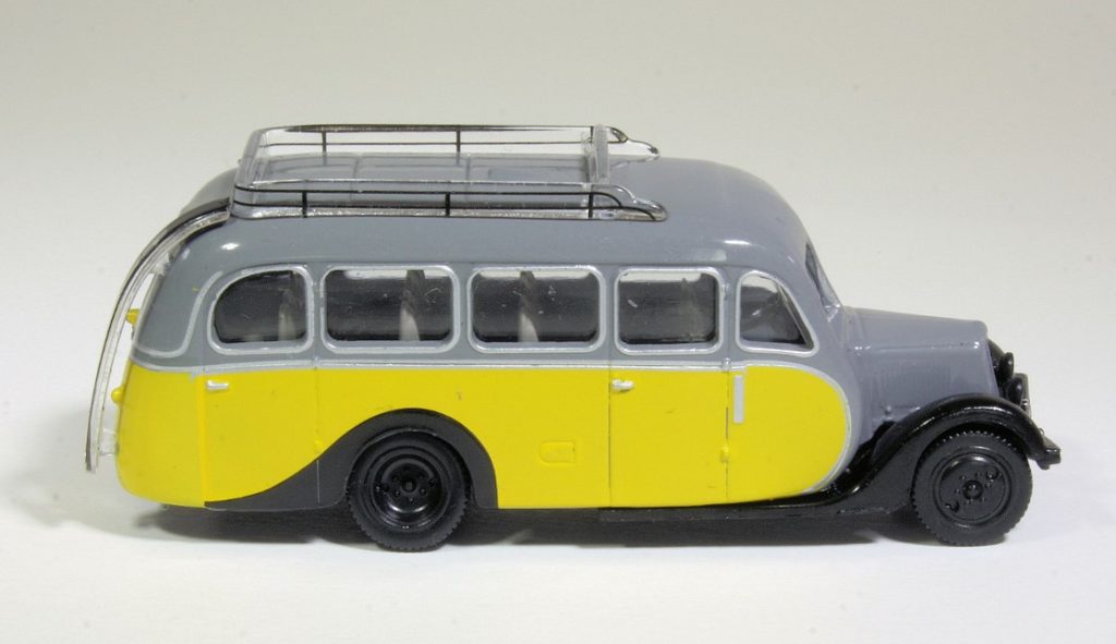 187 Norev Citroen U23 Autocar (1947) opzij