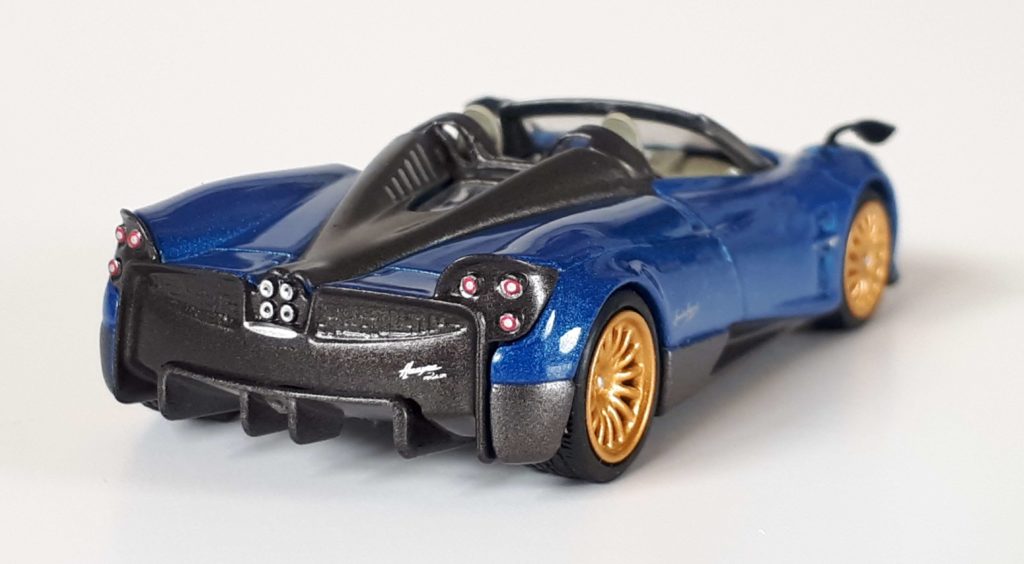 1;64 MiniGT Pagani Huayra Roadster 2