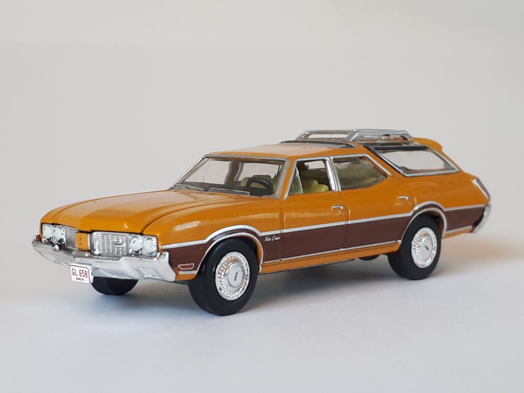 1�64 GreenLight Oldsmobile Vista Cruiser 1