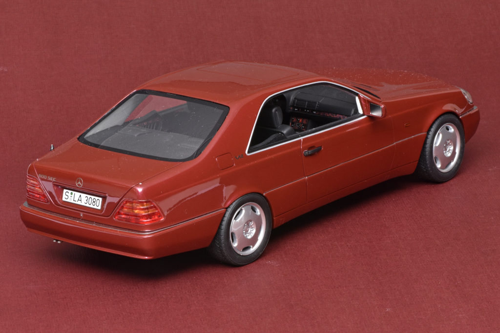118 Cult Mercedes-Benz 600SEC C140 (1992) rood achter