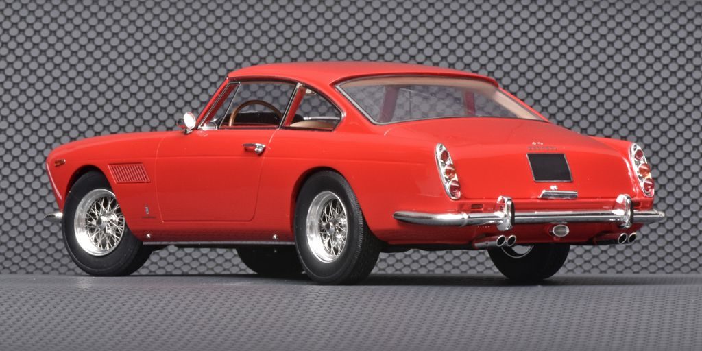 118 Matrix Ferrari GT-E 2+2 Coupe (1960) rood achter
