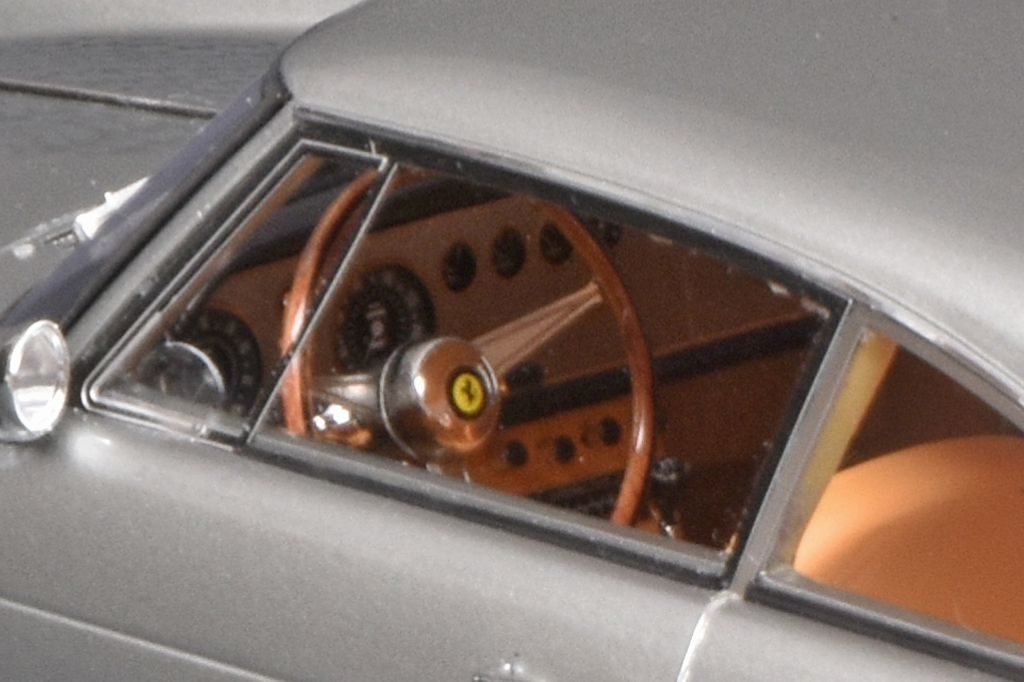 118 Matrix Ferrari GT-E 2+2 Coupe (1960) zilver interieur