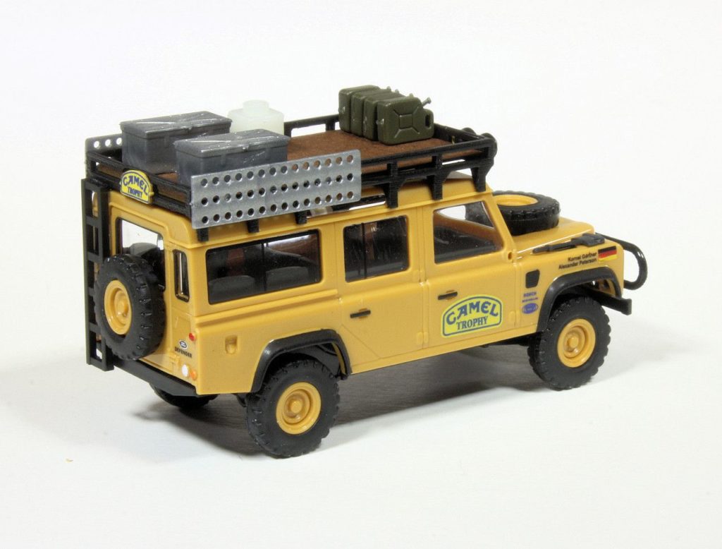 187 Busch Land Rover Defender Camel DE achter