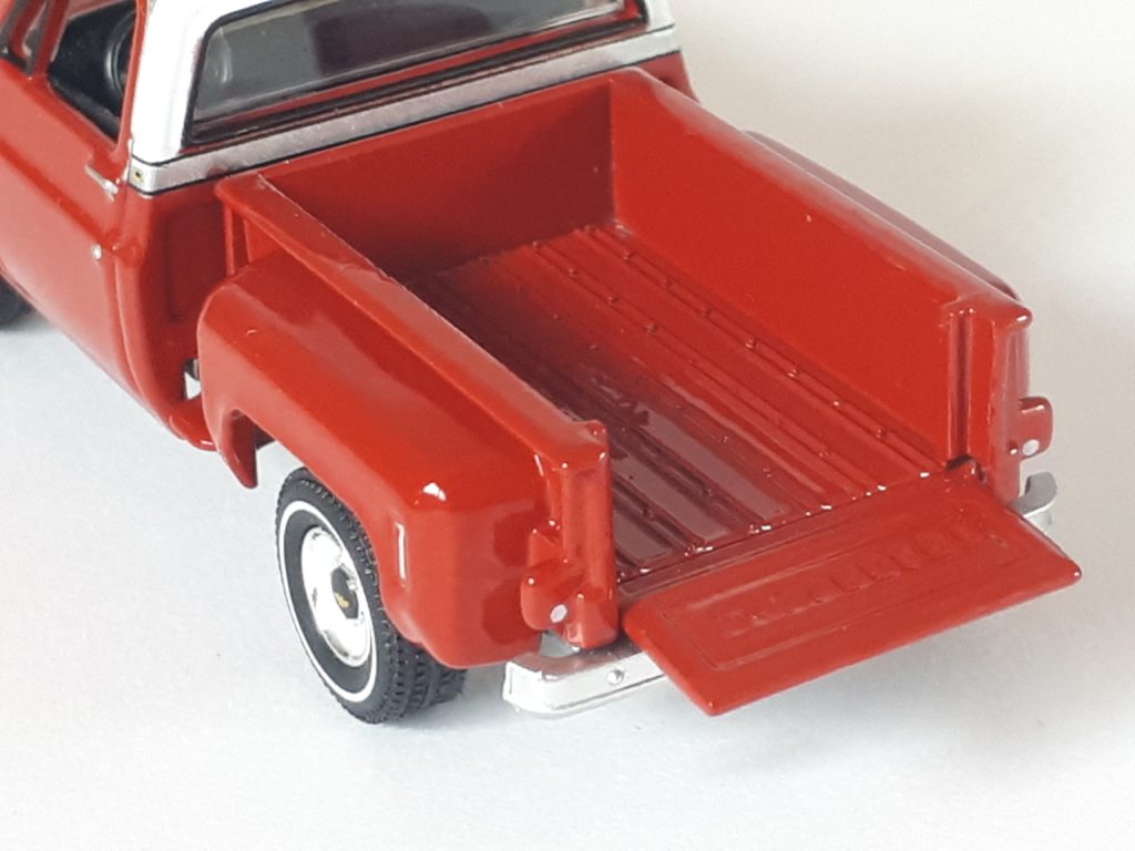 1�64 Auto World Chevrolet C10 Cheyenne 5