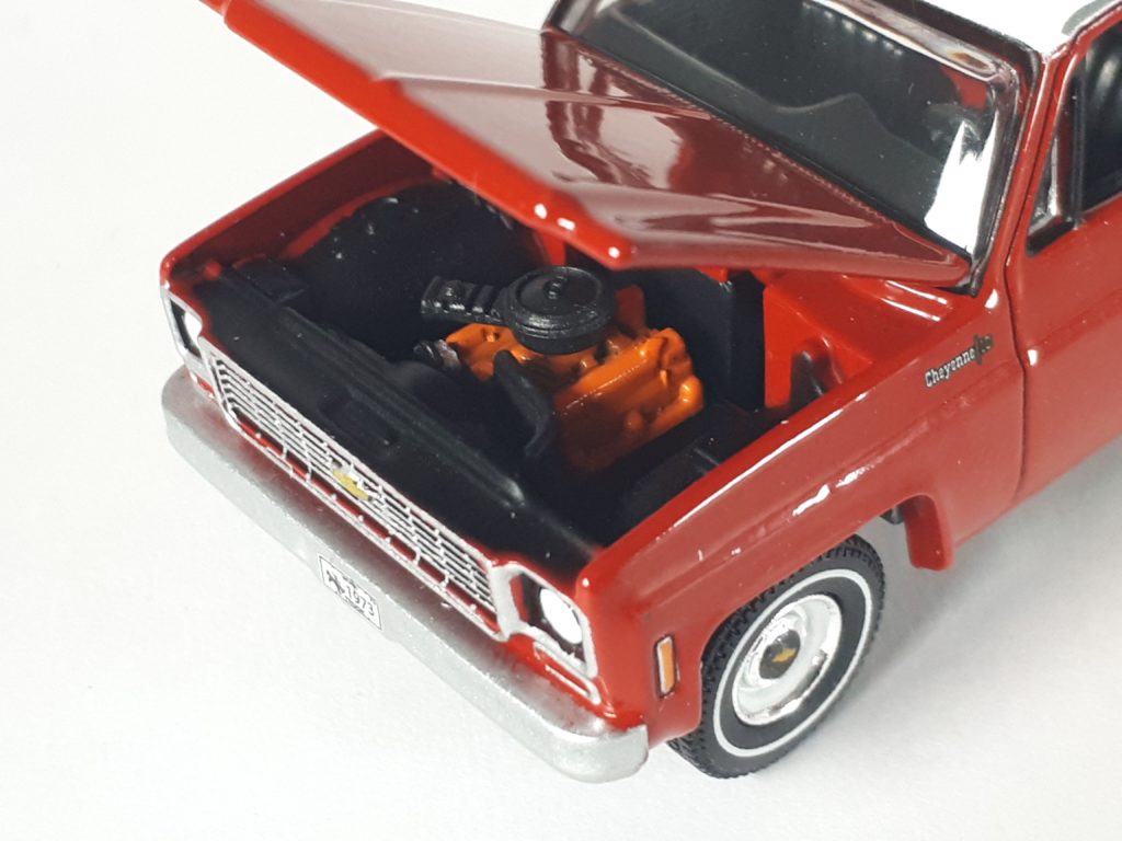 1�64 Auto World Chevrolet C10 Cheyenne 6