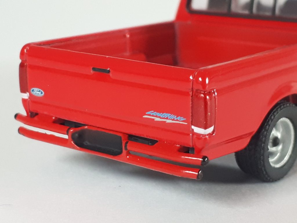 1�64 GreenLight Ford F-150 SVT Lightning 2