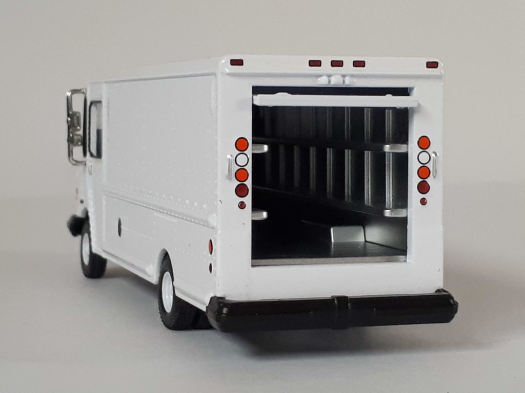 1�64 GreenLight Walk-thru van 3