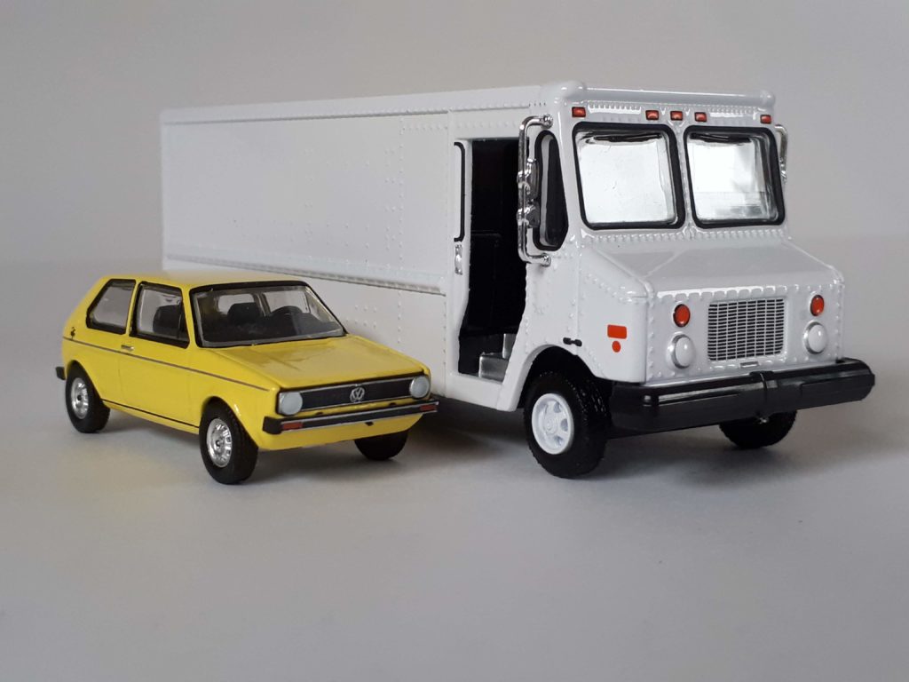 1�64 GreenLight Walk-thru van 4