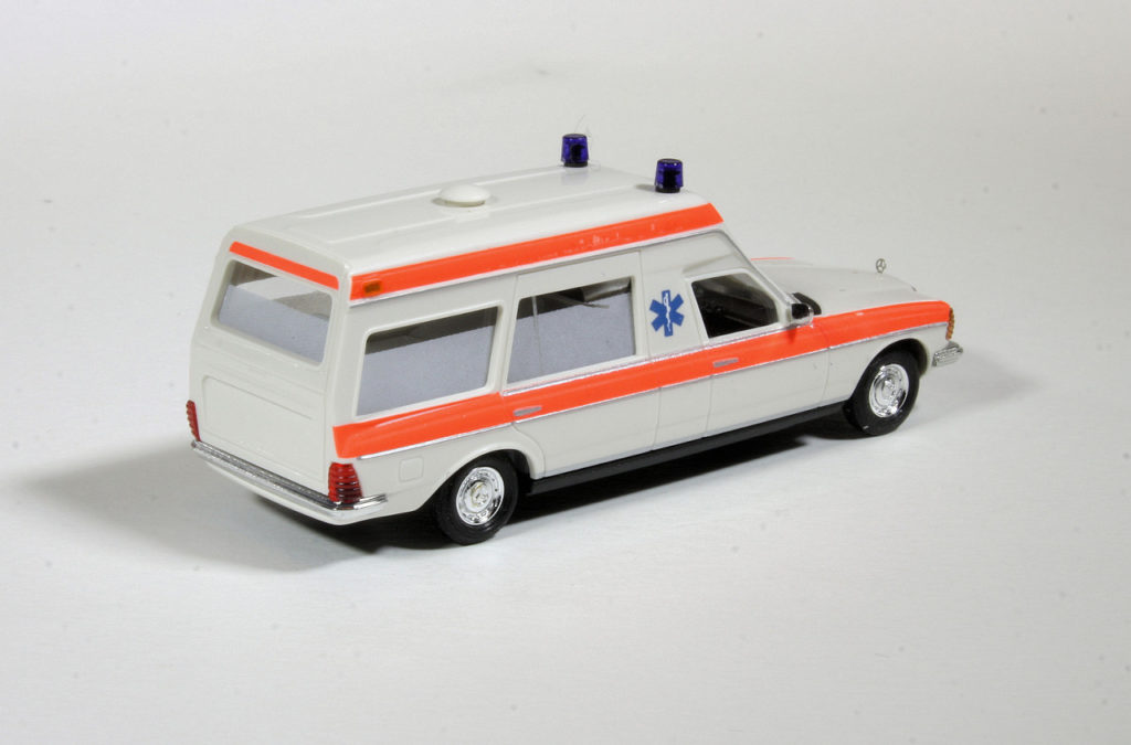187 Busch HobbyTime Mercedes-Benz VF123 Miesen Ambulance NL rechts achter