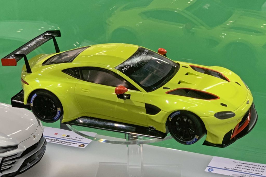 18AA-Aston Martin VAntage 2019
