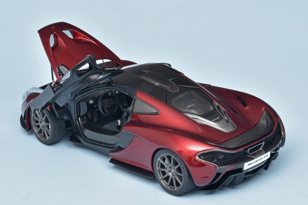 118 AutoArt McLaren P1 (2013) achter open