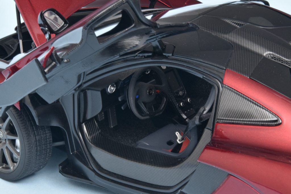118 AutoArt McLaren P1 (2013) interieur