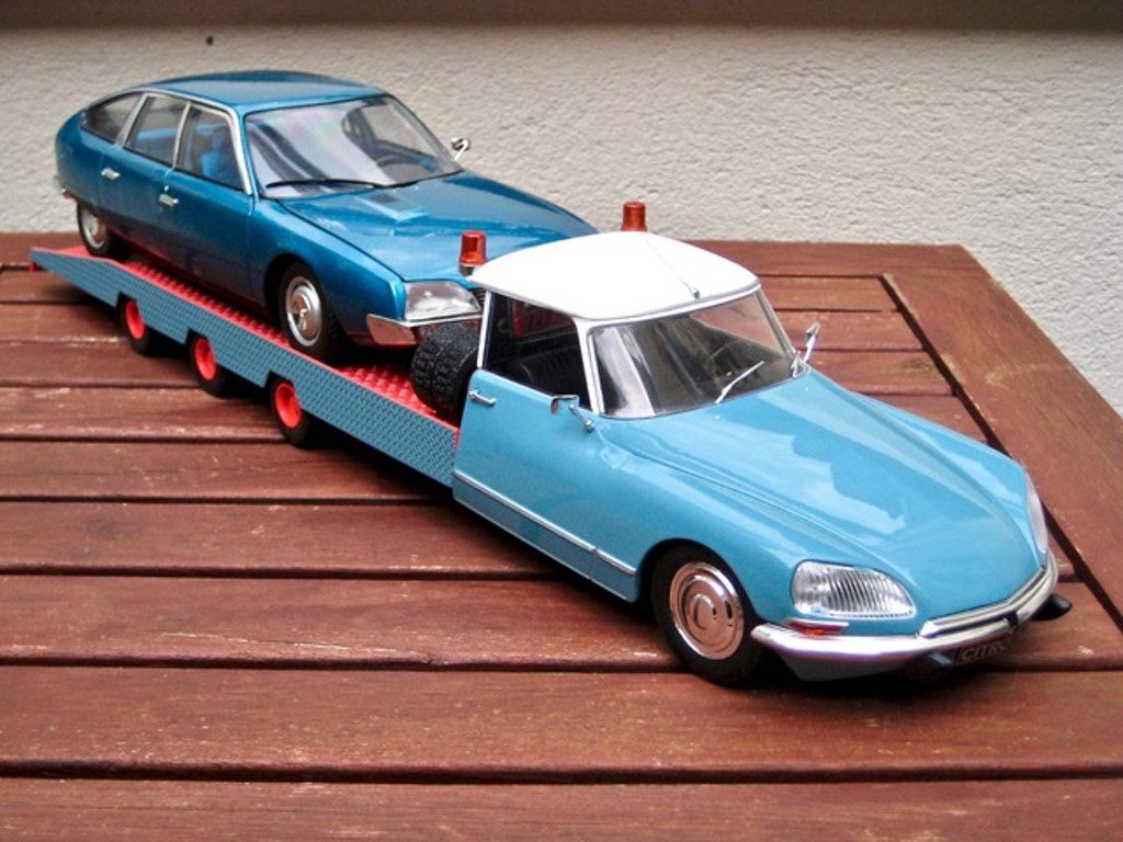 118 CMR Citroën DS 21 oprijwagen met Citroën CX