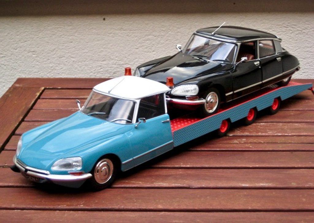 118 CMR Citroën DS 21 oprijwagen met Citroën DS