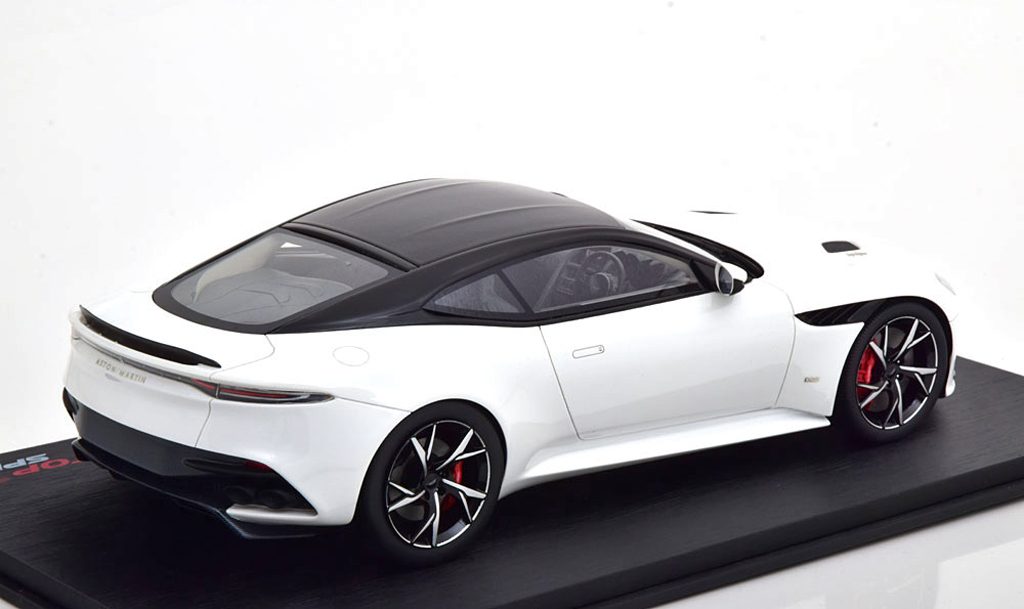 118 TSM Aston Martin DBS Superleggera achter