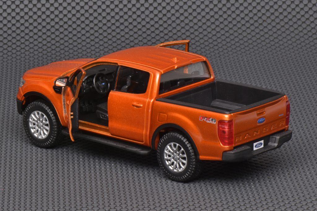 124 Maisto Ford Ranger FX4 (2019) achter