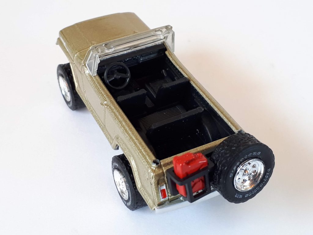 1;64 GreenLight Jeepster Commando 3