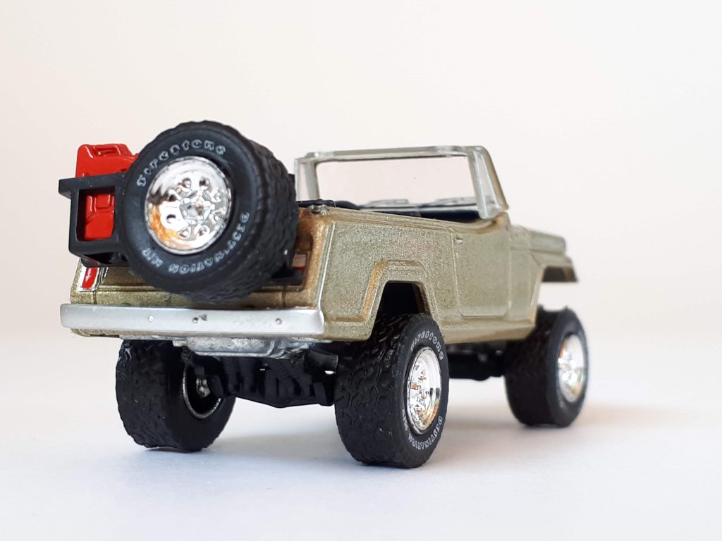 1;64 GreenLight Jeepster Commando 4