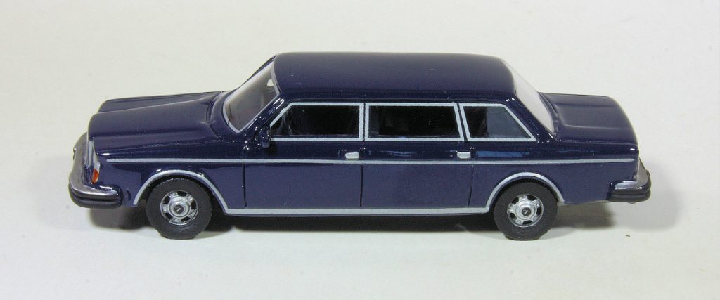 187 BoS Volvo 264 TE opzij