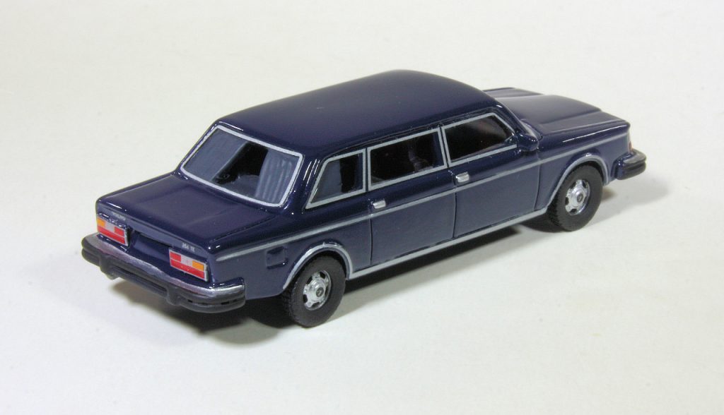 187 BoS Volvo 264 TErechts achter