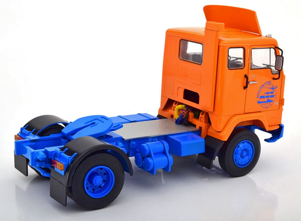 118 RoadKings Volvo F88 Deutrans achter