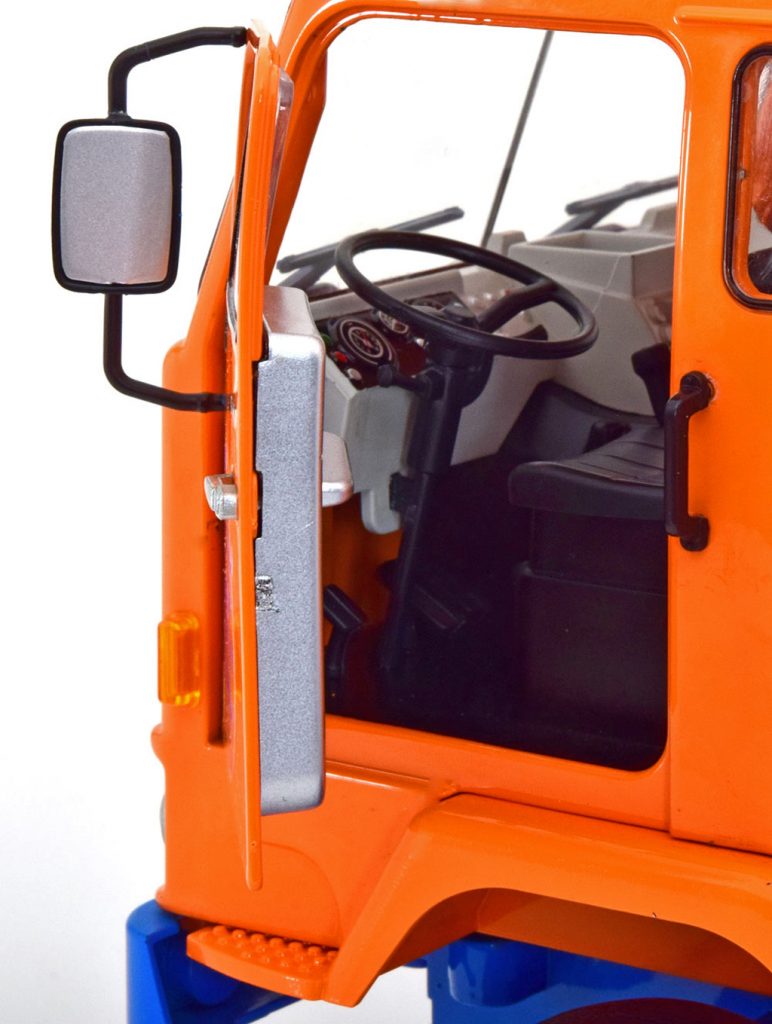 118 RoadKings Volvo F88 Deutrans interieur